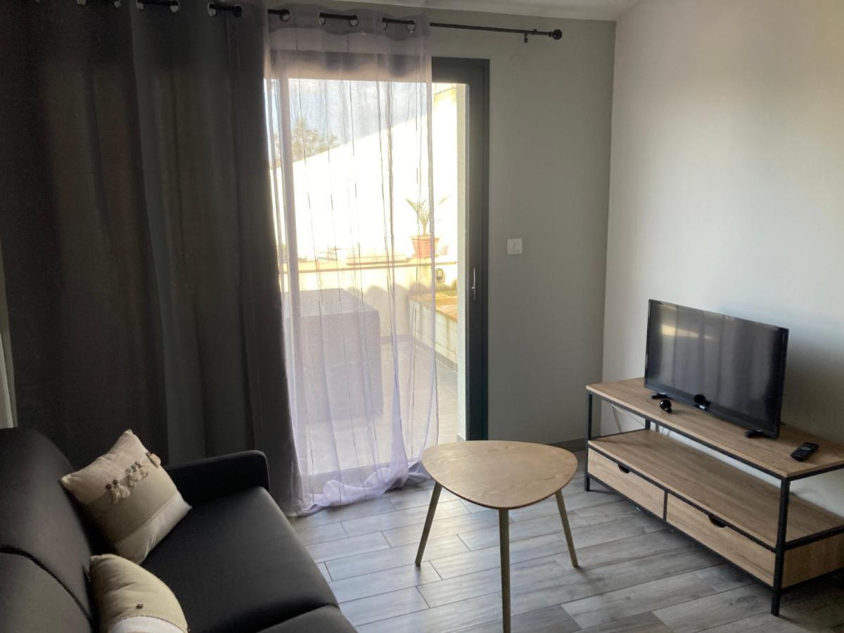 Studio Meuble Du Bourg Puymiclan Kültér fotó