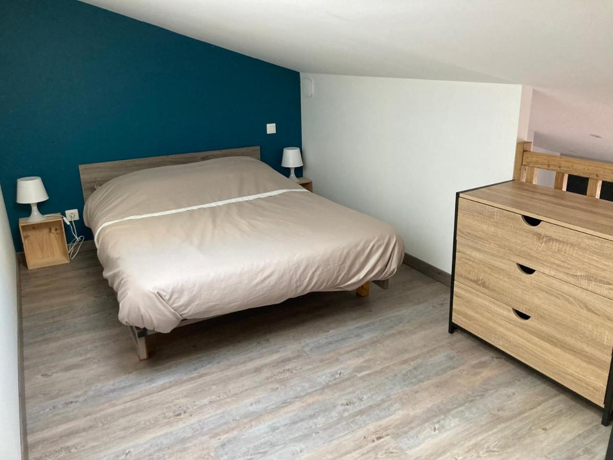 Studio Meuble Du Bourg Puymiclan Kültér fotó