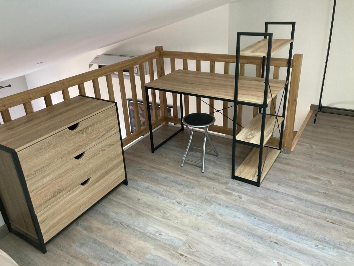 Studio Meuble Du Bourg Puymiclan Kültér fotó